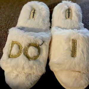 Dear-foams off white&gold slippers.